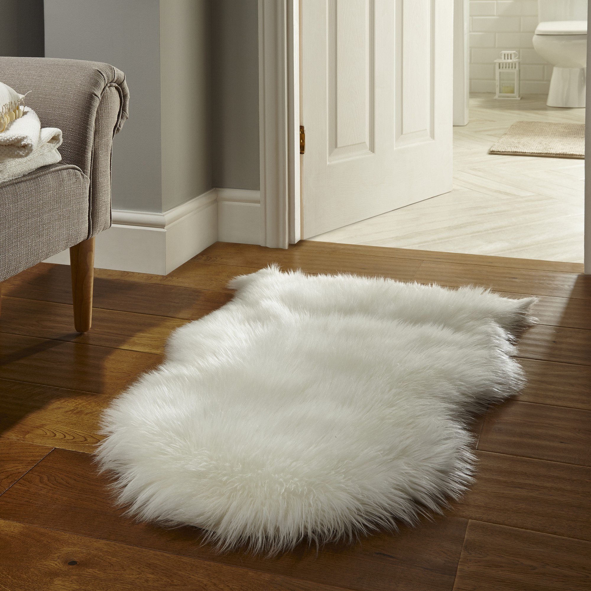 Faux fur store rug white